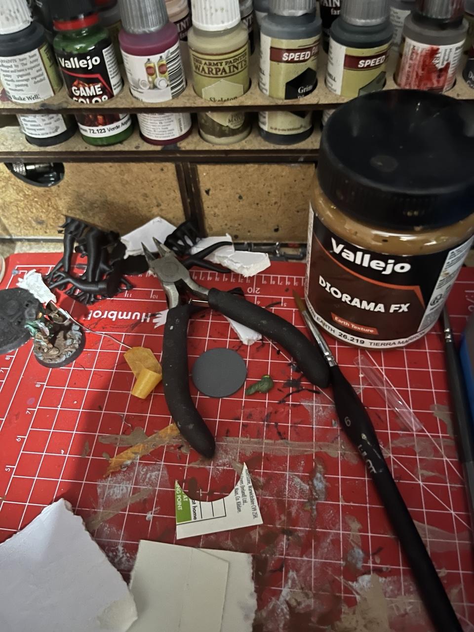 A pair of spure cutters