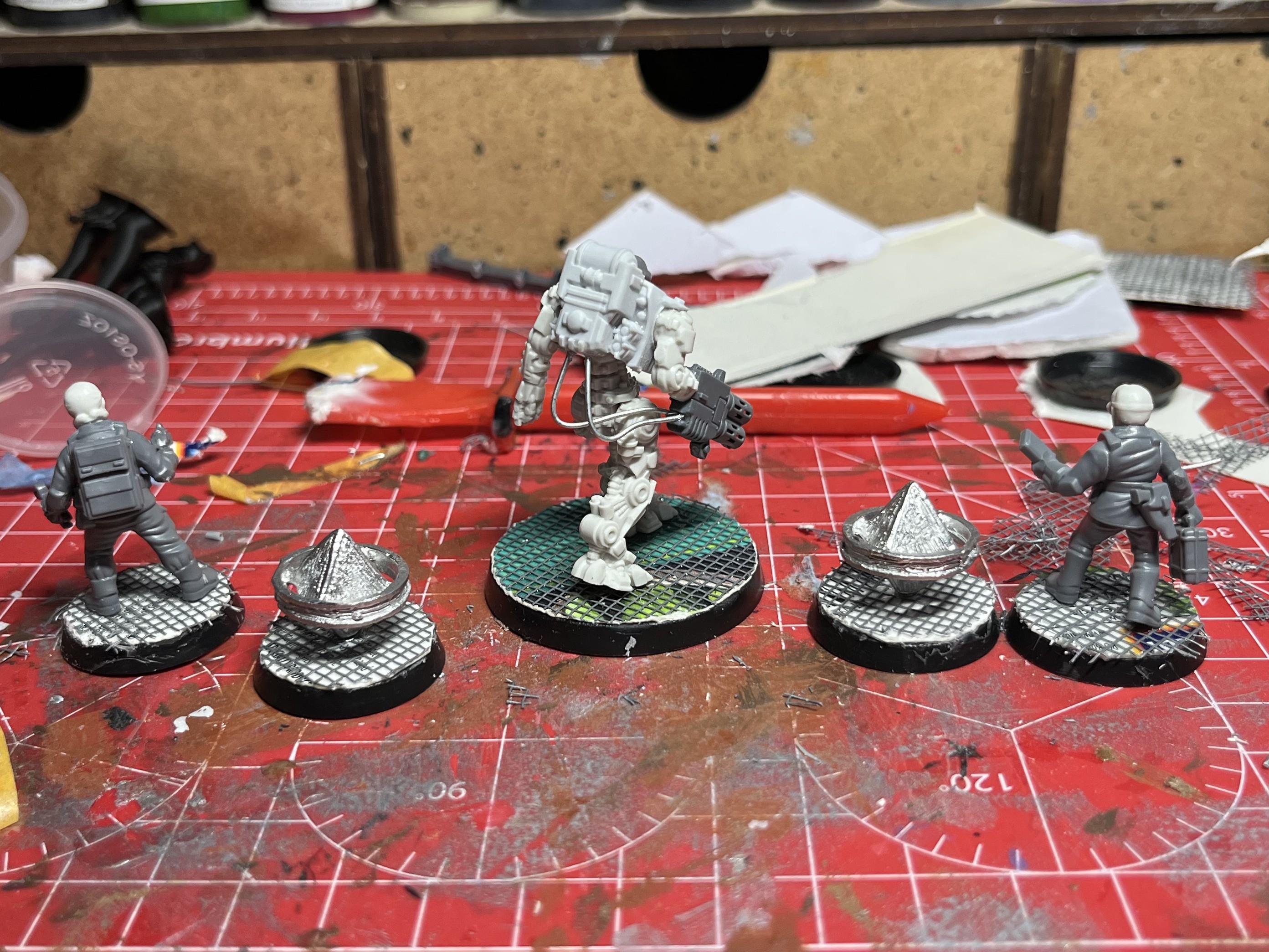 Rear view of the same 5 unpainted 28mm sci-fi models. From this angle you can see that the large cyborg has some wires going from the back into his gun, which took ages to do right and I think looks really good, gives it some visual interest from the back.